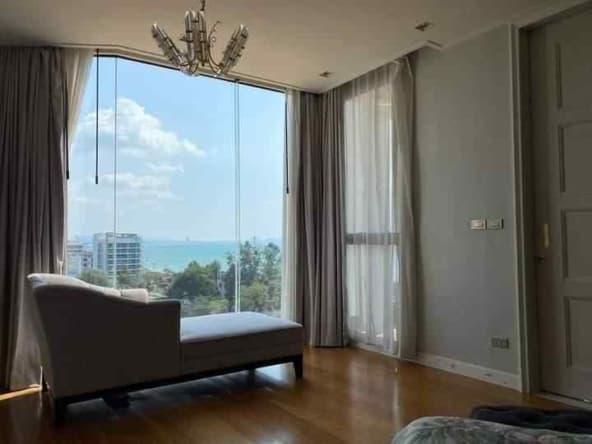 Beachfront Jomtien Residence Duplex Penthouse