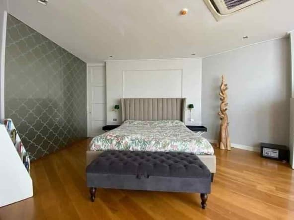 Beachfront Jomtien Residence Duplex Penthouse