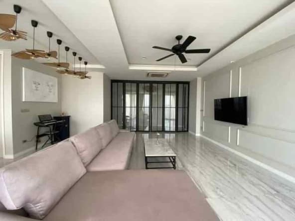 Beachfront Jomtien Residence Duplex Penthouse