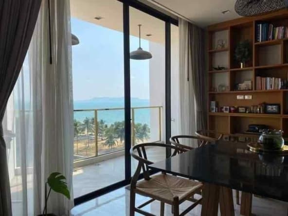 Beachfront Jomtien Residence Duplex Penthouse