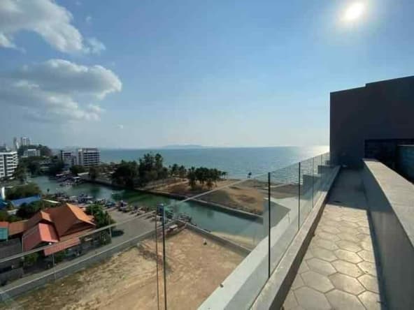 Beachfront Jomtien Residence Duplex Penthouse