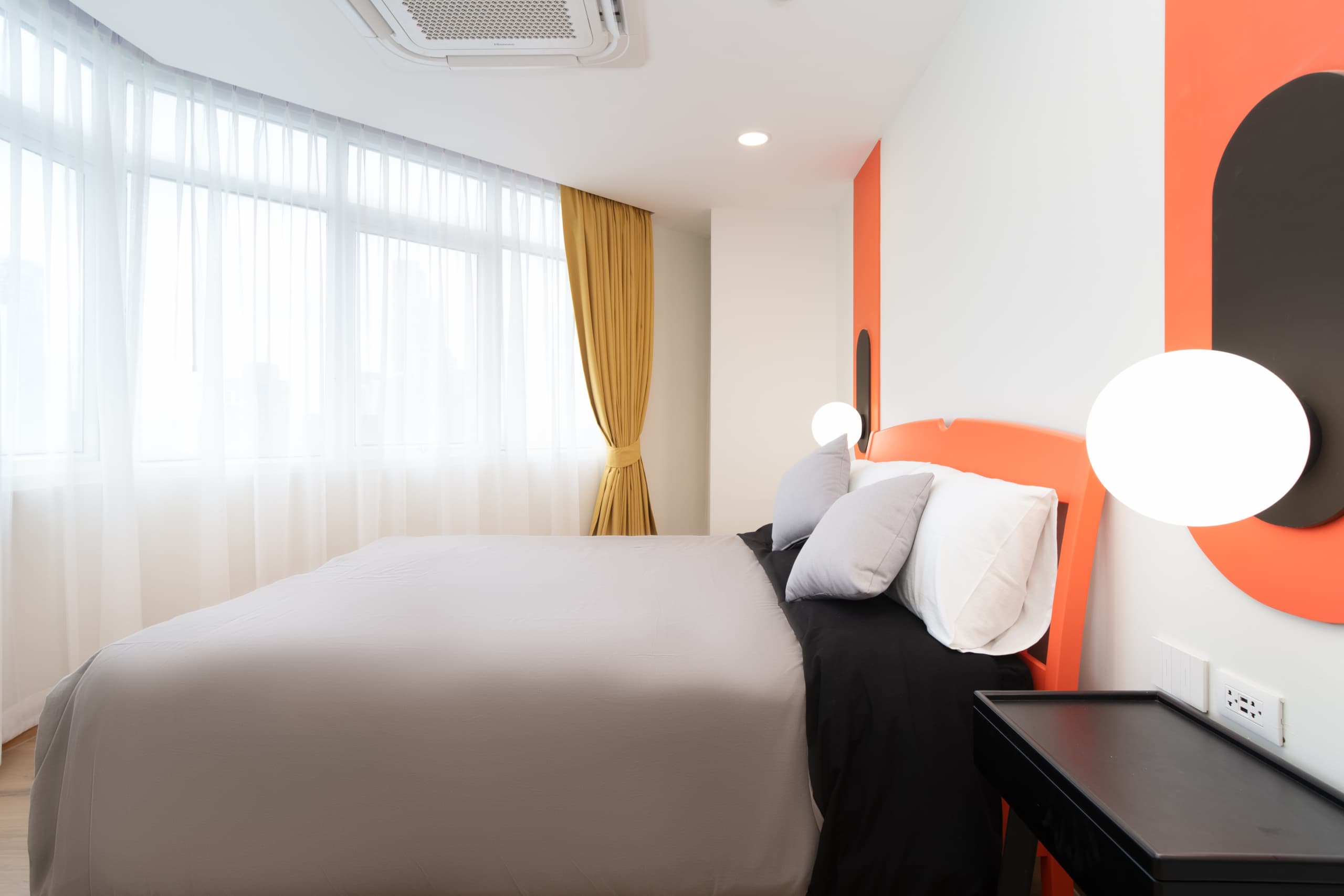 High-Floor Condo in Thonglor (Bauhaus Style)