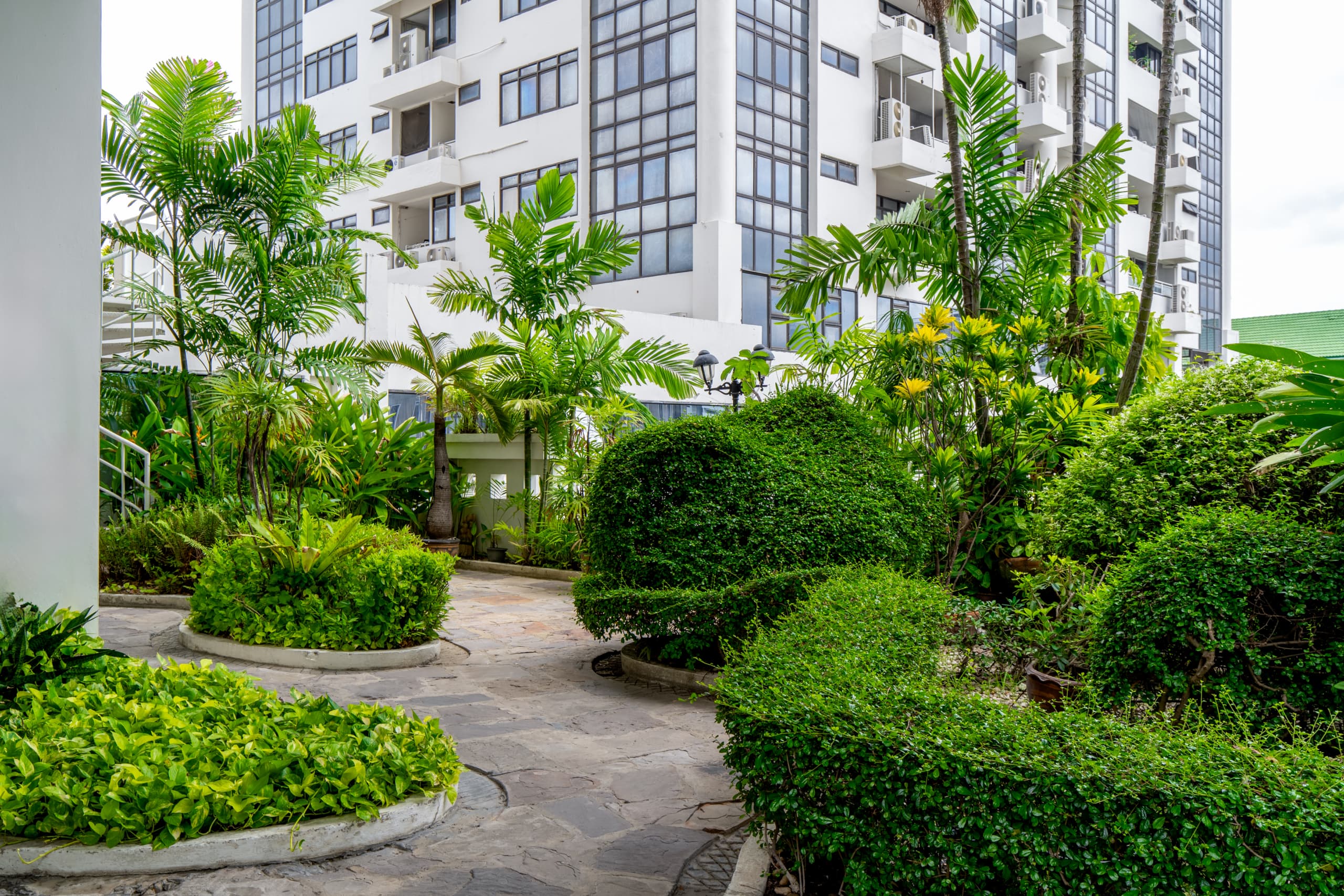 High-Floor Condo in Thonglor (Bauhaus Style)