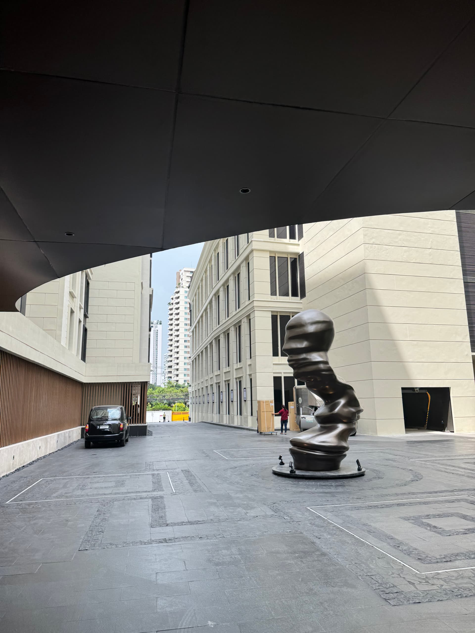 Spacious 3-Bedroom Luxury Residence in Sukhumvit 49