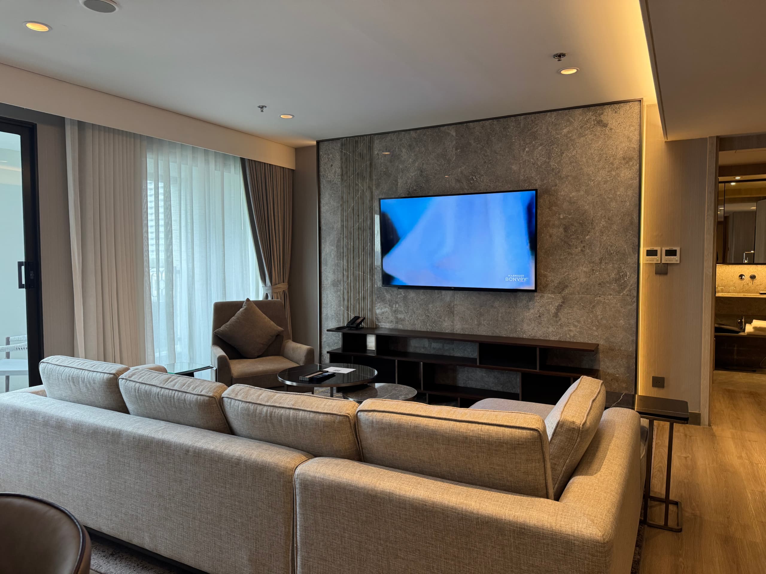 Spacious 3-Bedroom Luxury Residence in Sukhumvit 49