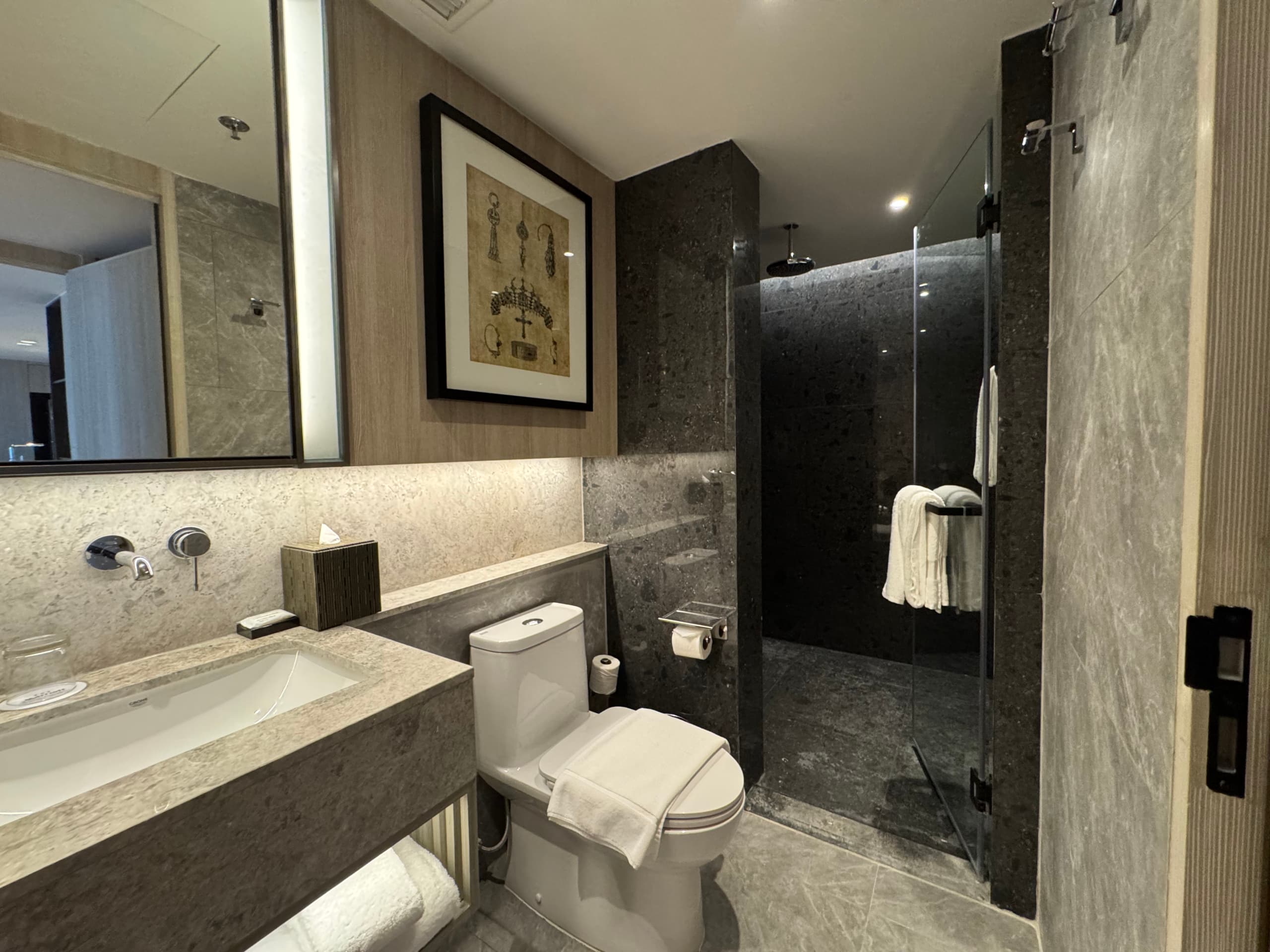 Spacious 3-Bedroom Luxury Residence in Sukhumvit 49