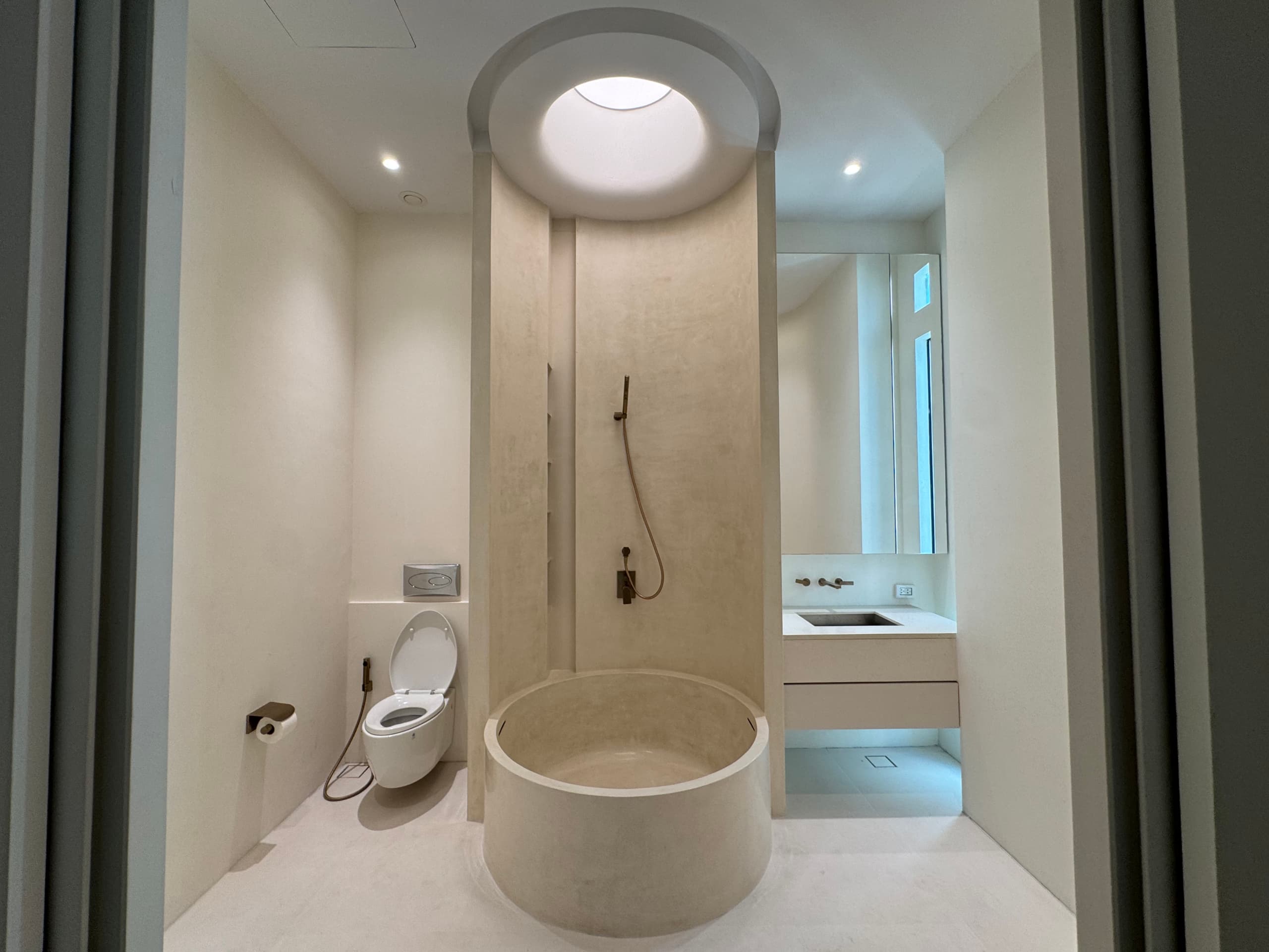 The Diplomat 39 (Sukhumvit 39)