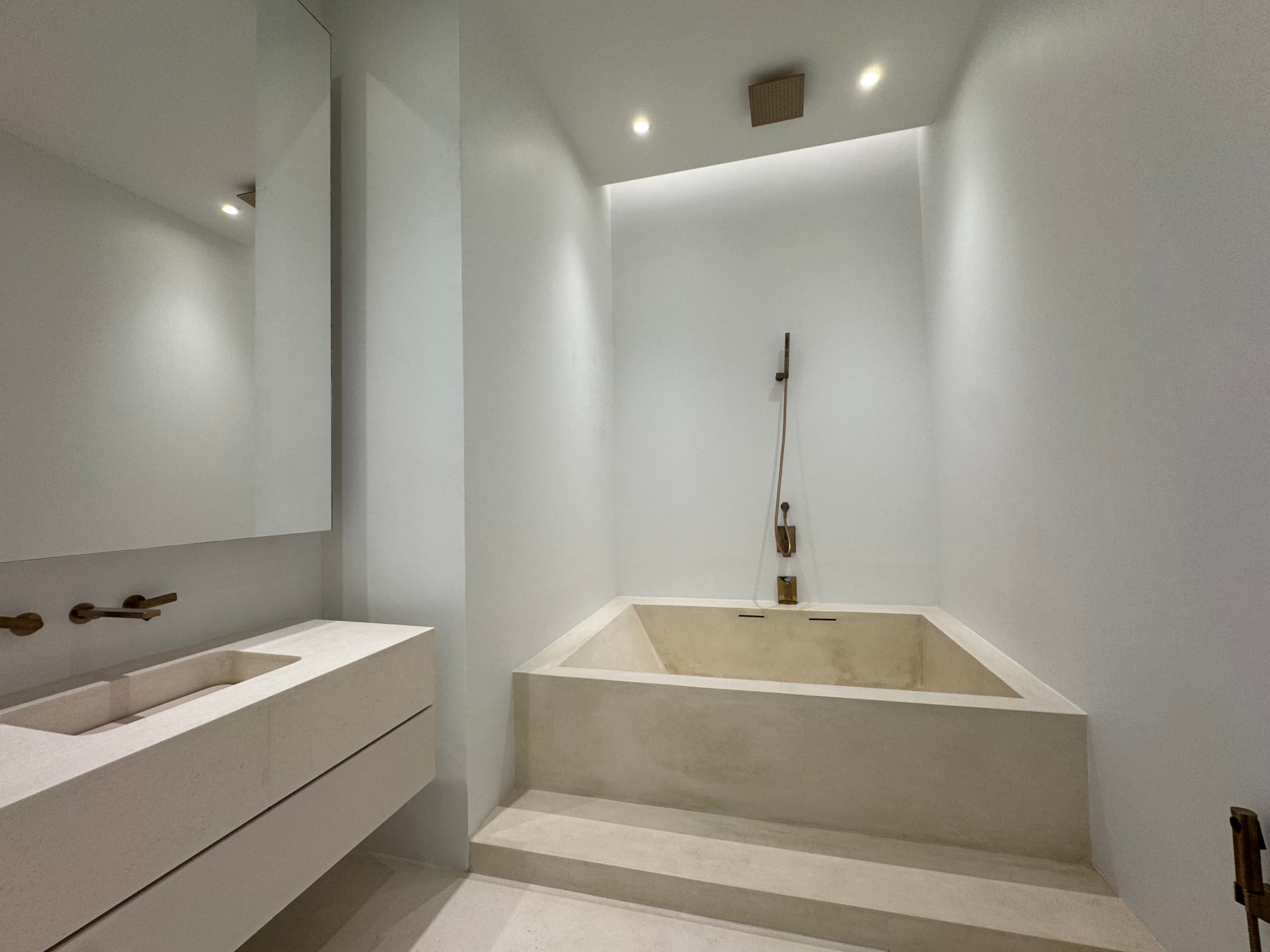 The Diplomat 39 (Sukhumvit 39)