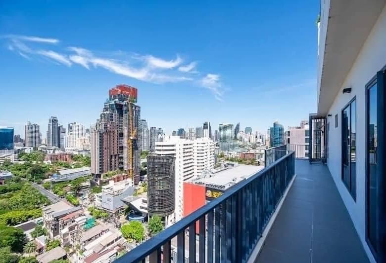 M Thonglor 10