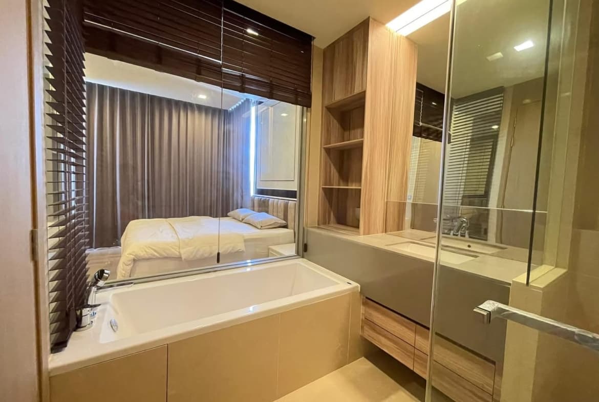 The ESSE Asoke Sukhumvit 21