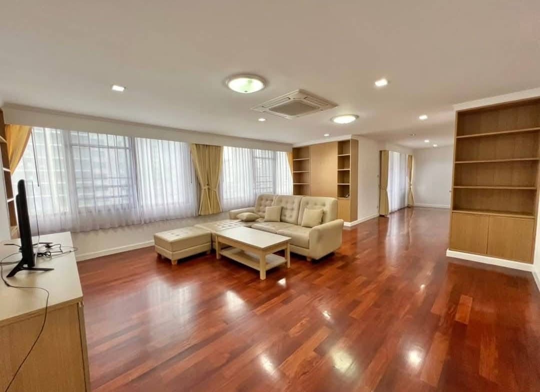 Acadamia Grand Tower