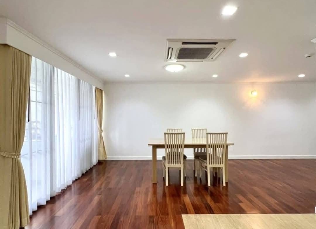 Acadamia Grand Tower
