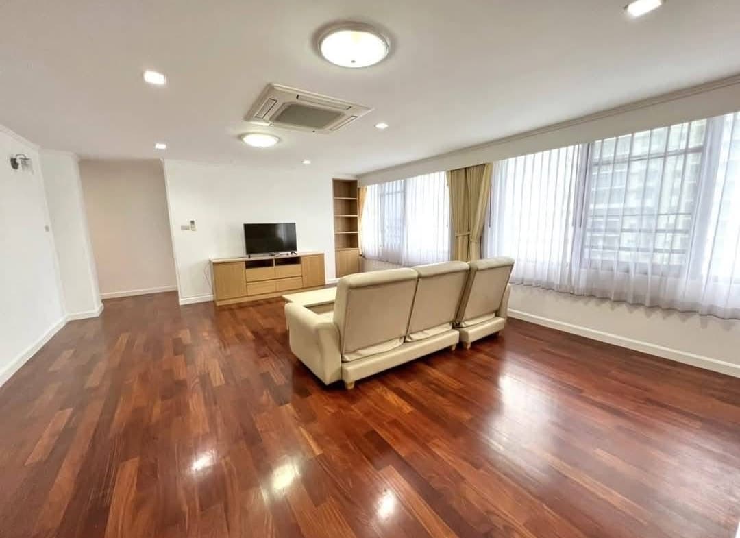 Acadamia Grand Tower