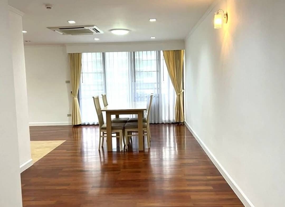 Acadamia Grand Tower