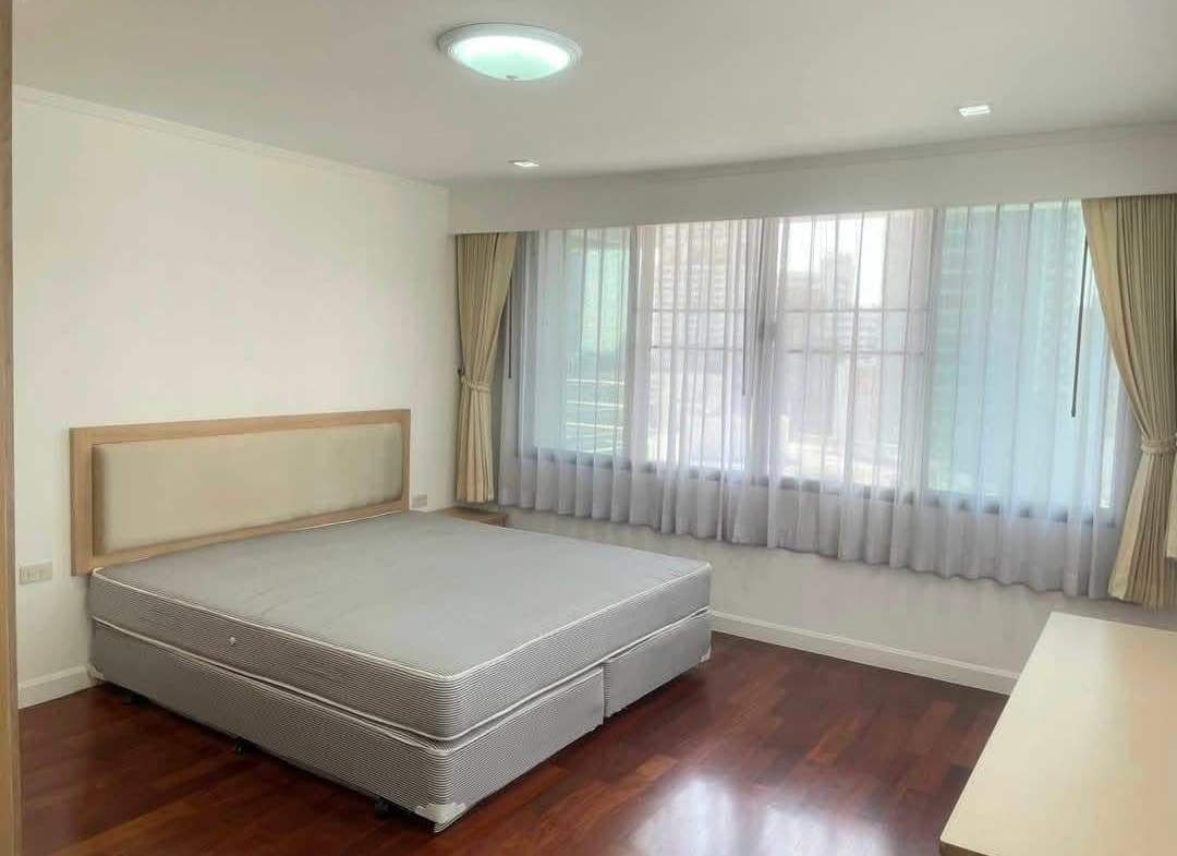 Acadamia Grand Tower