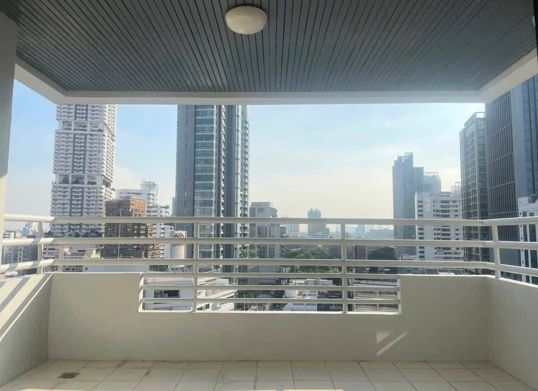 Acadamia Grand Tower