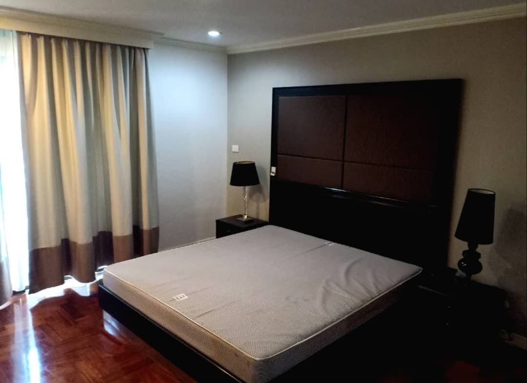 Baan Suanpetch Condominium