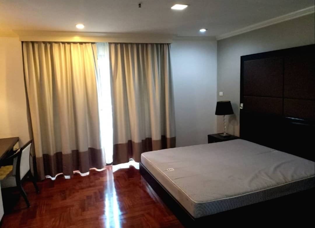 Baan Suanpetch Condominium