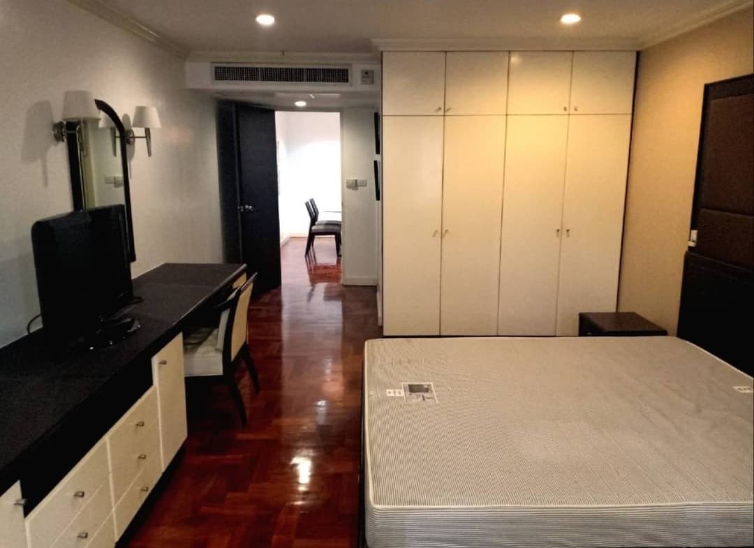 Baan Suanpetch Condominium