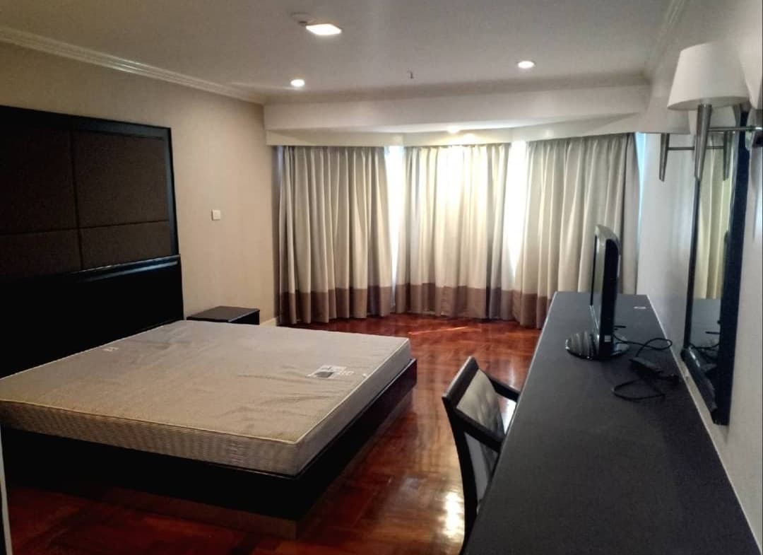 Baan Suanpetch Condominium