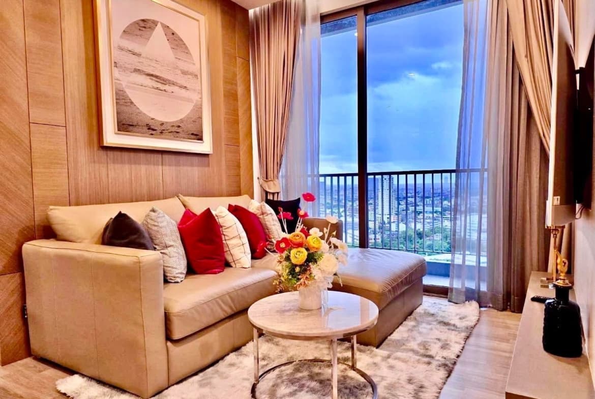 The Room Sathorn – St. Louis