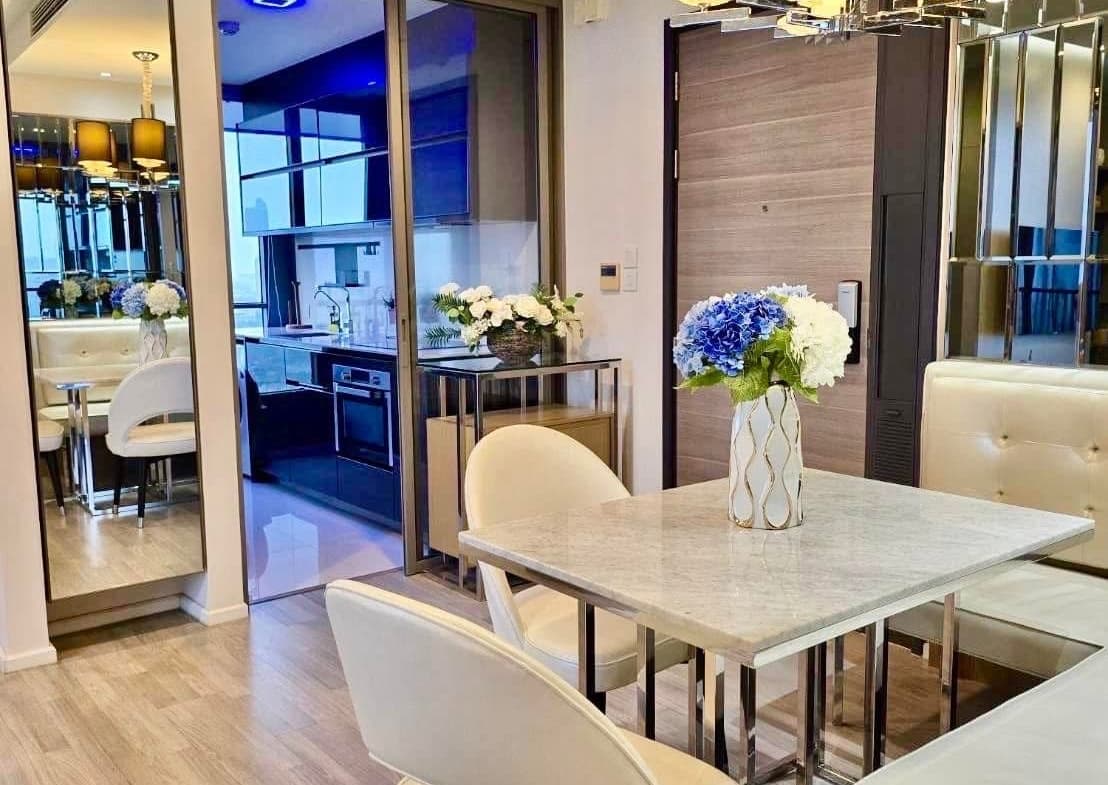The Room Sathorn – St. Louis