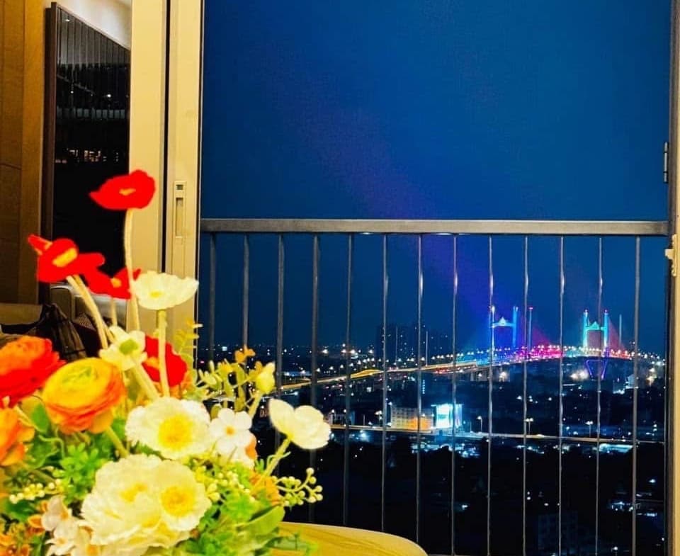 The Room Sathorn – St. Louis