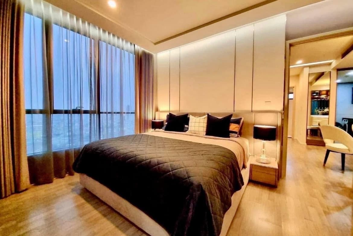 The Room Sathorn – St. Louis