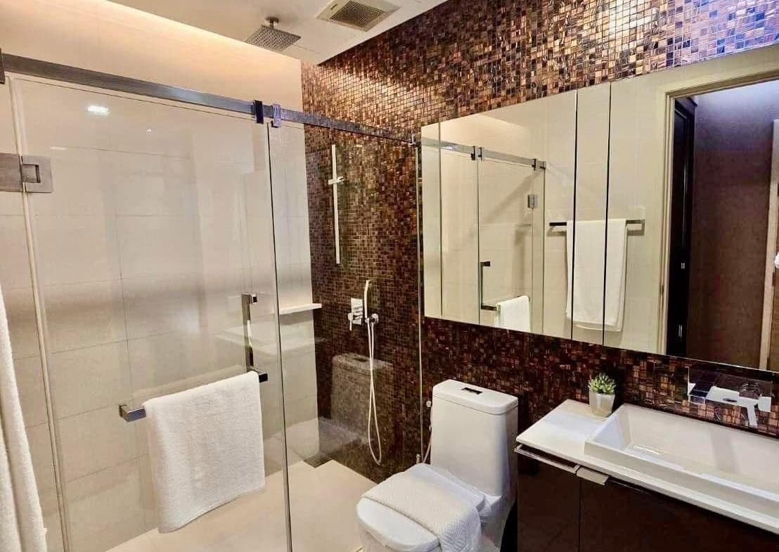 The Room Sathorn – St. Louis