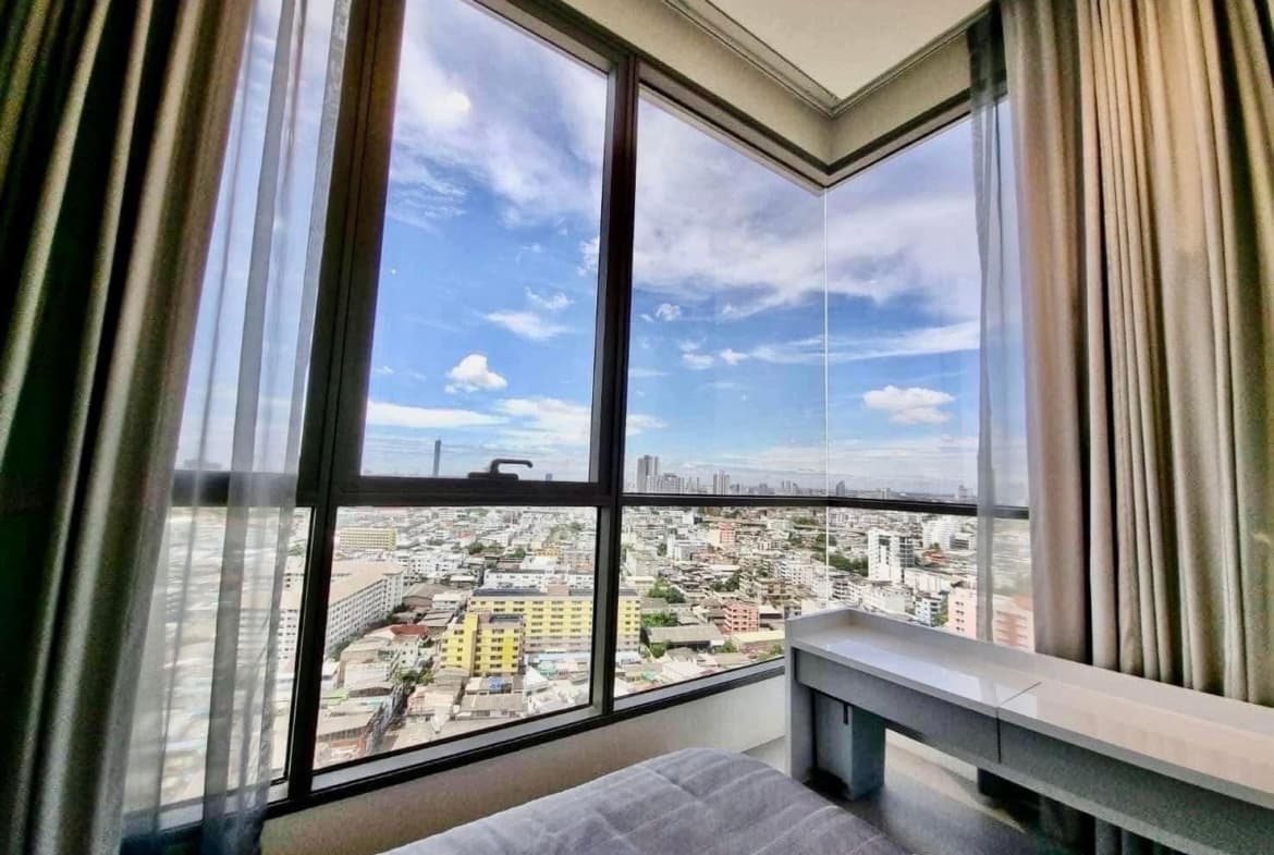 The Room Sathorn – St. Louis
