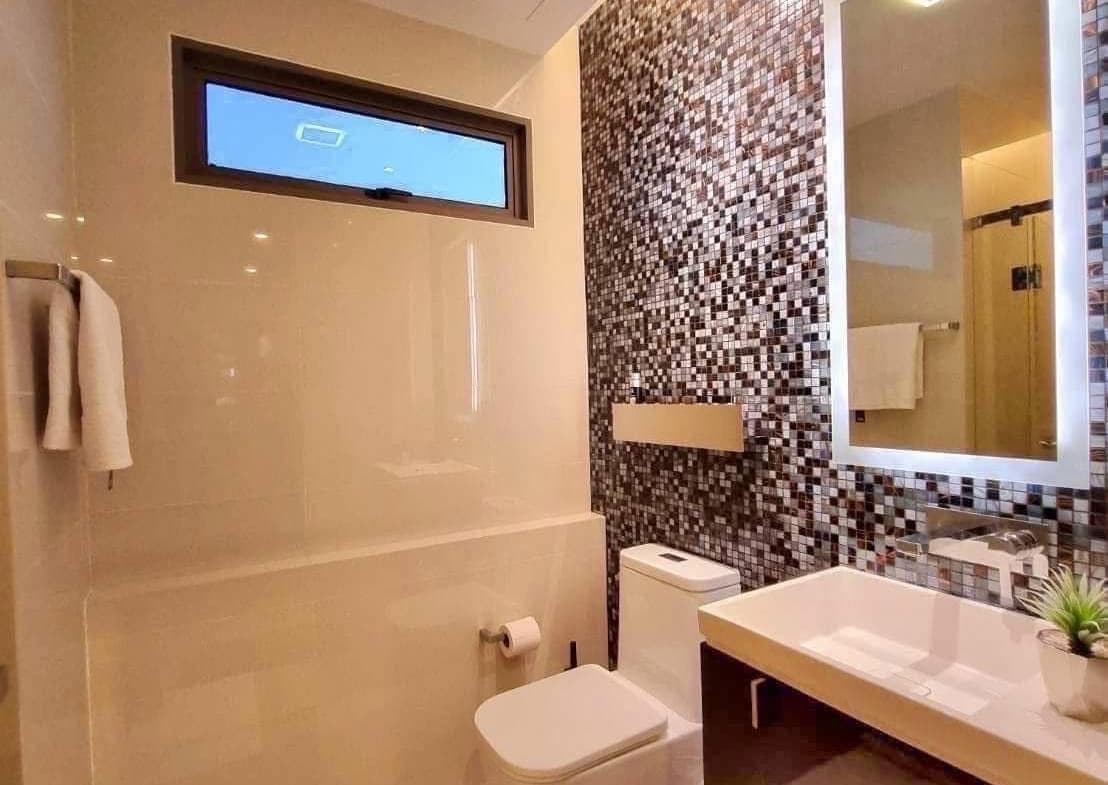 The Room Sathorn – St. Louis