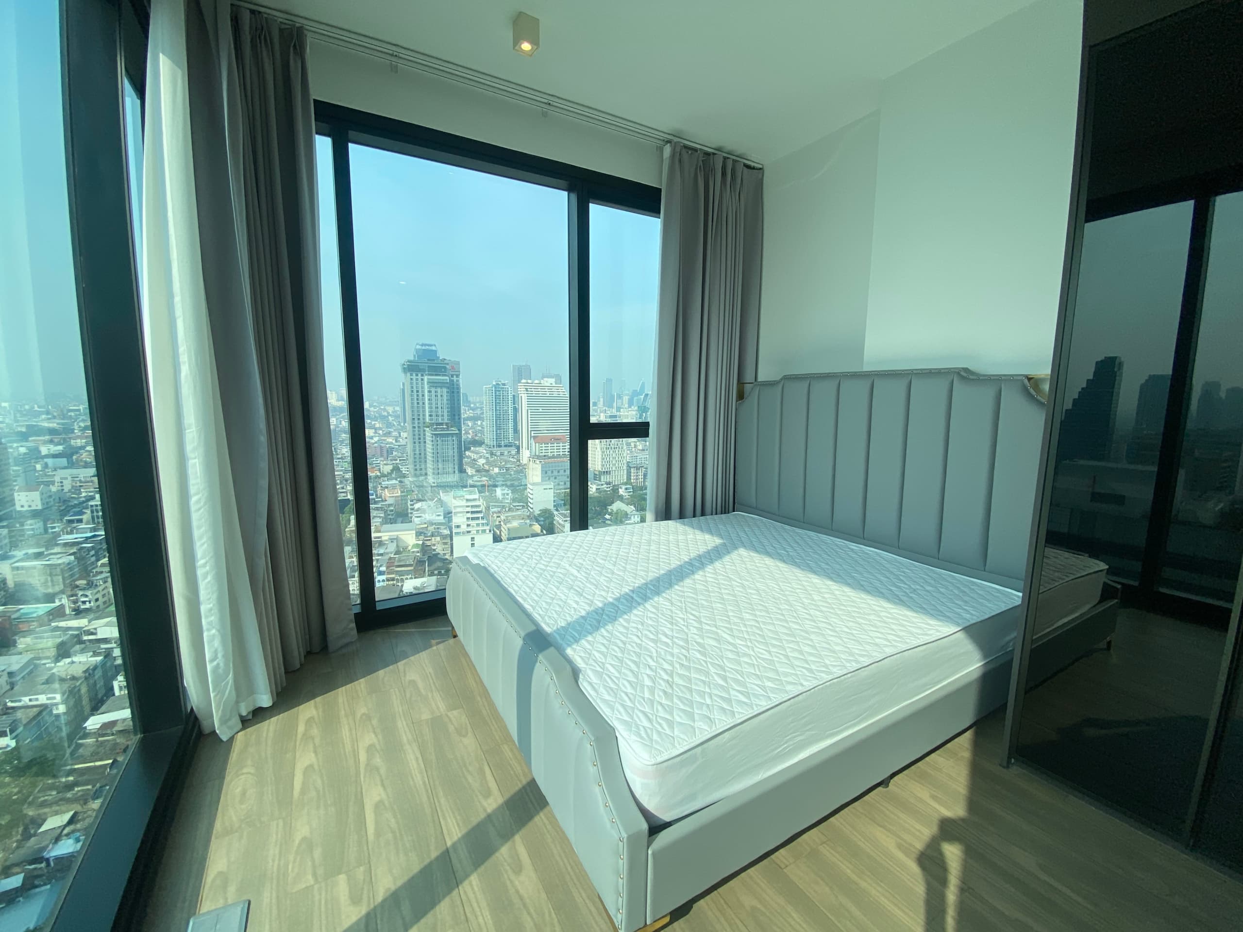 The Lofts Silom by Raimon Land