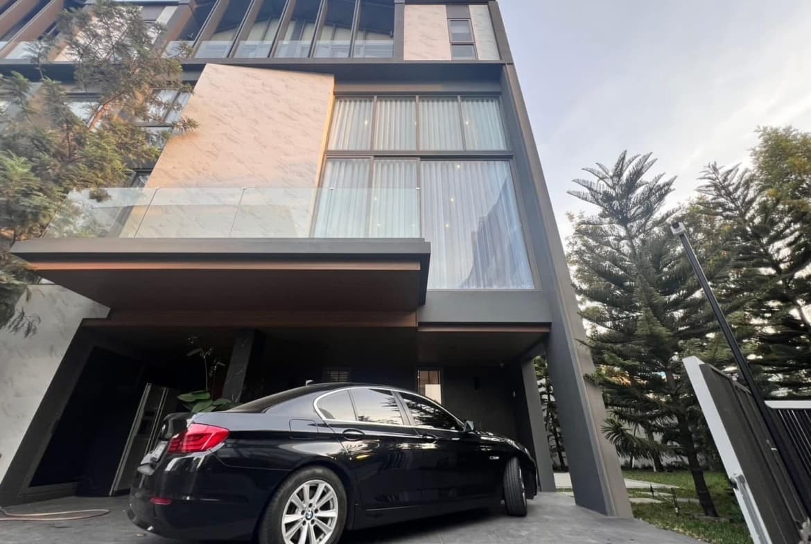 Newly Built Modern House for Rent in Sukhumvit