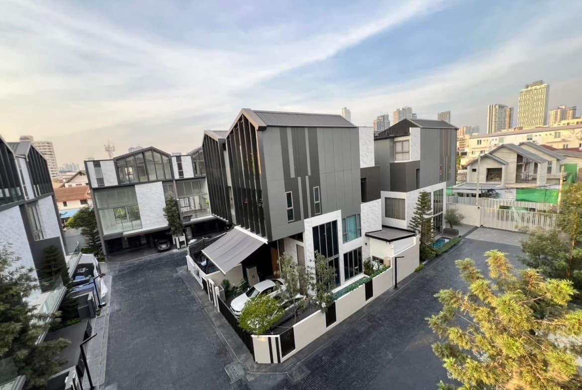 Newly Built Modern House for Rent in Sukhumvit