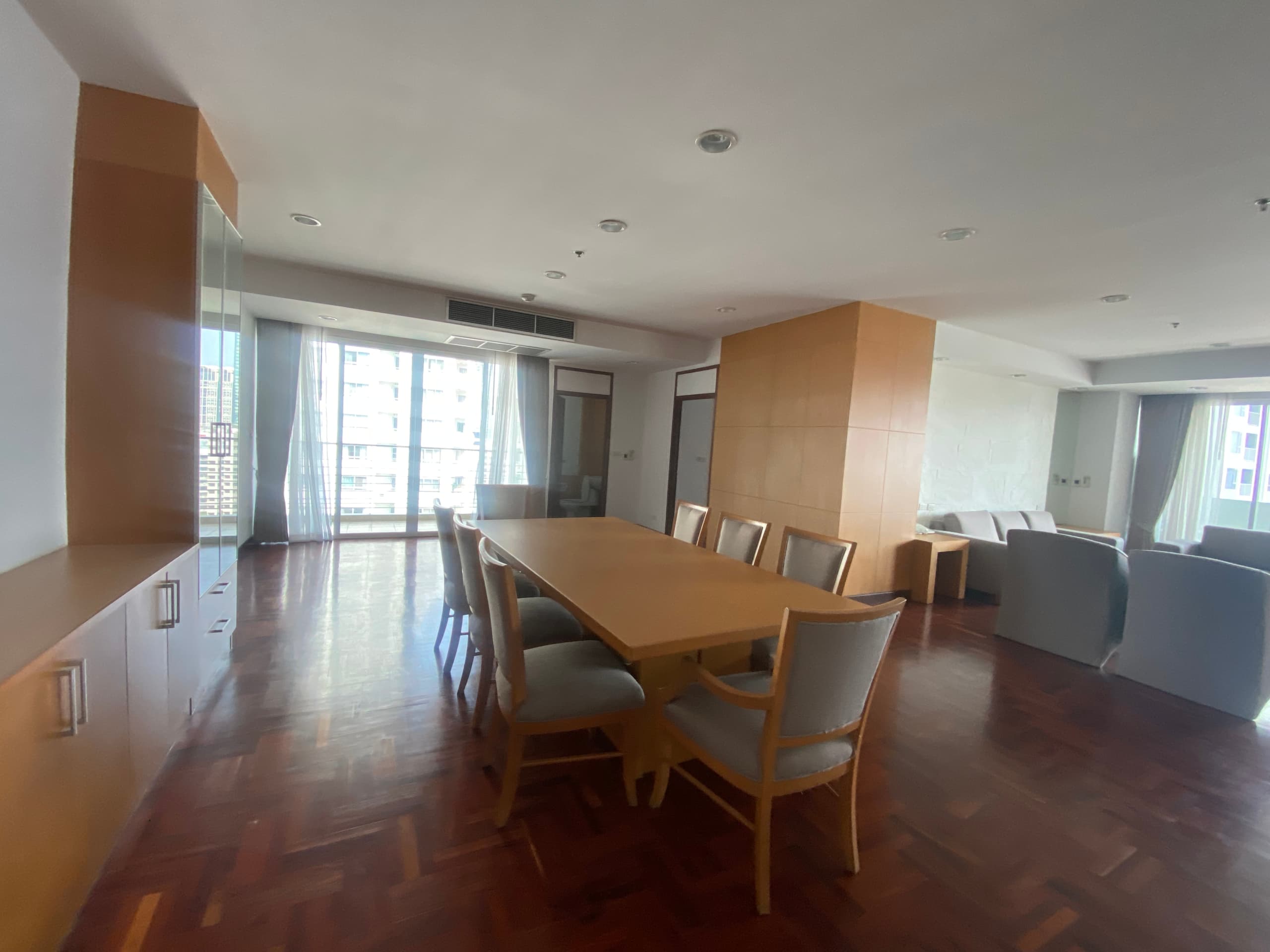 Spacious Apartment for Rent in Sukhumvit 24