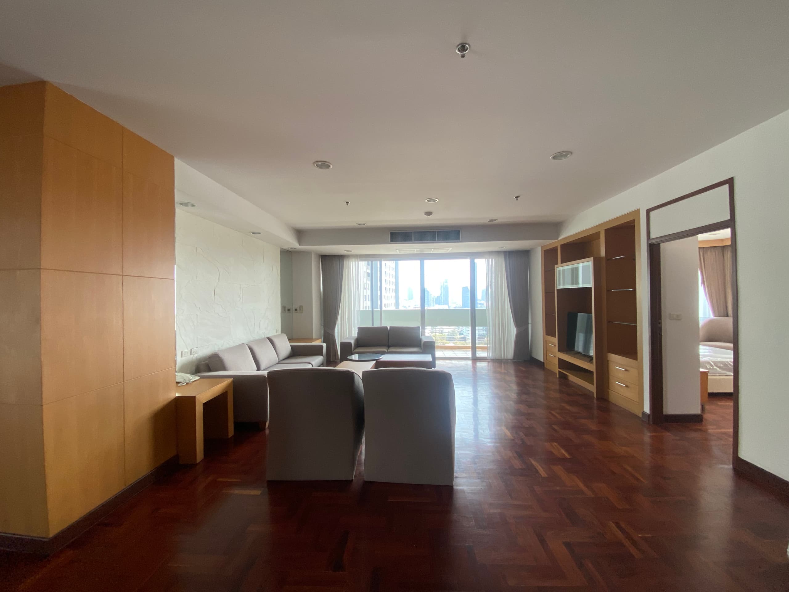 Spacious Apartment for Rent in Sukhumvit 24