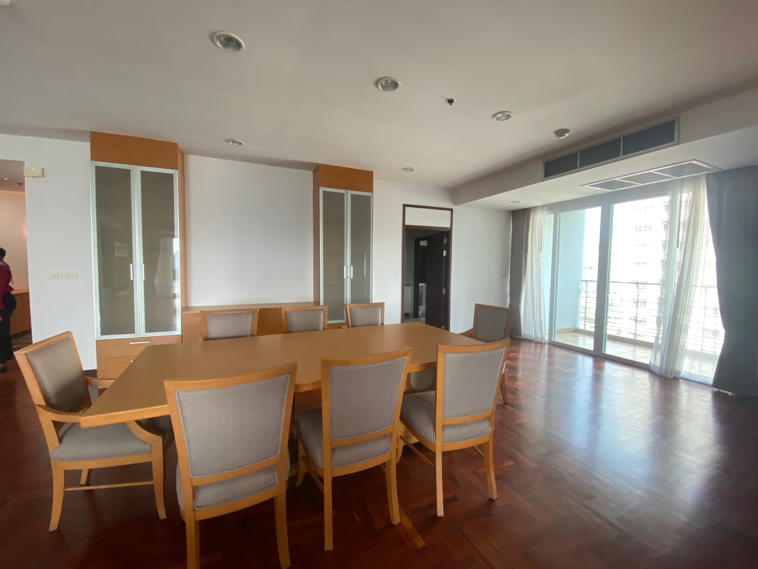 Spacious Apartment for Rent in Sukhumvit 24