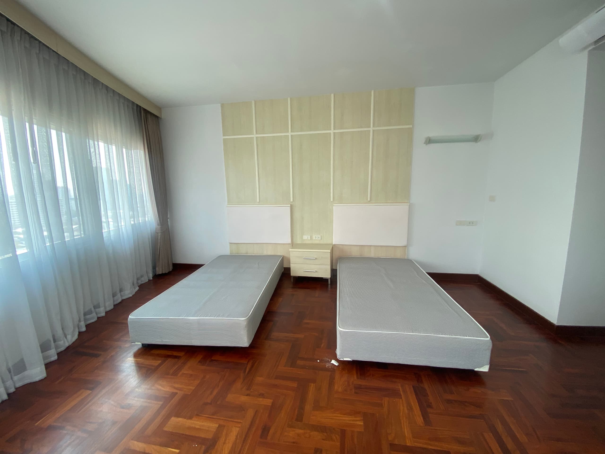 Spacious Apartment for Rent in Sukhumvit 24
