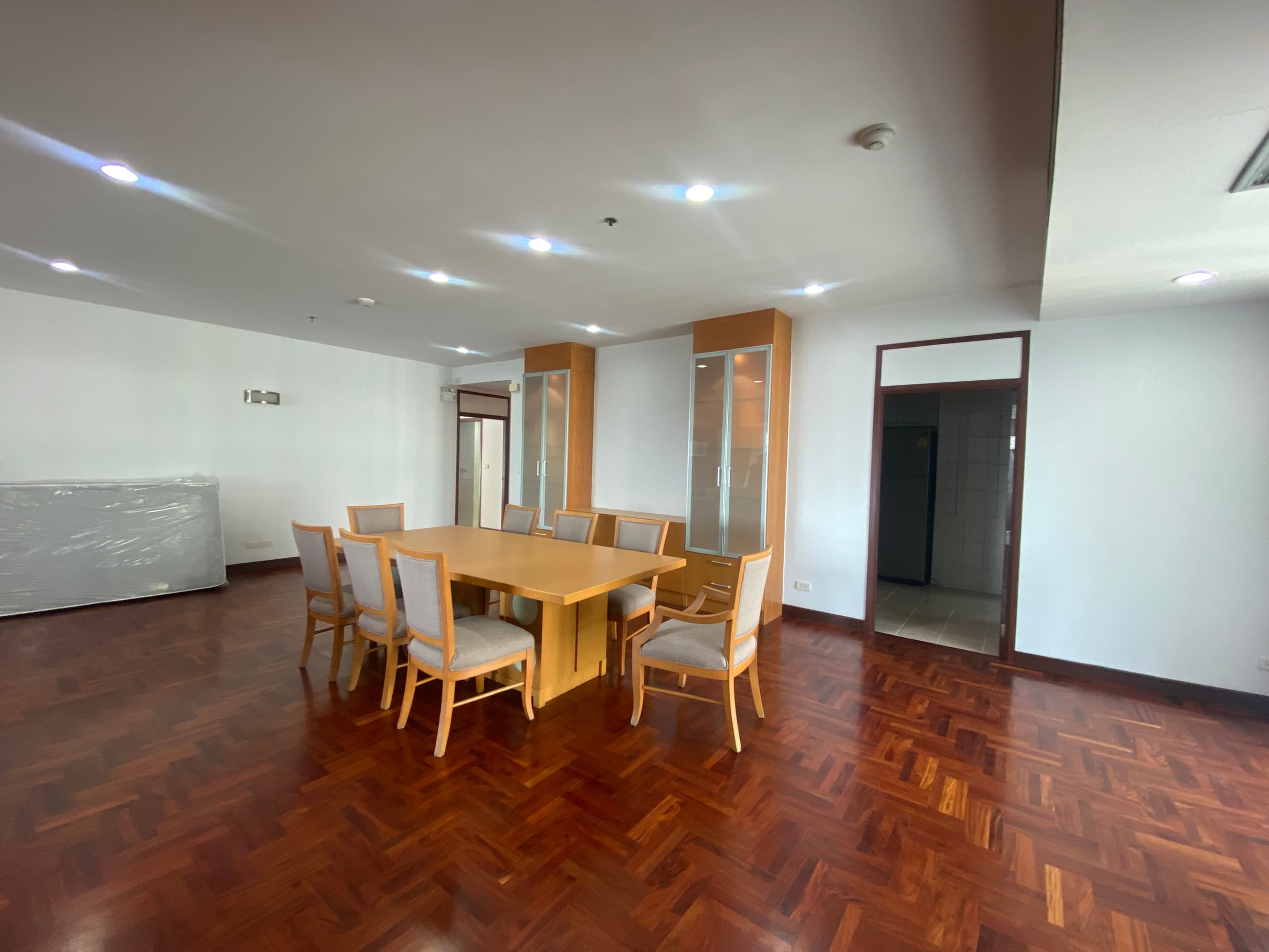 Spacious Apartment for Rent in Sukhumvit 24