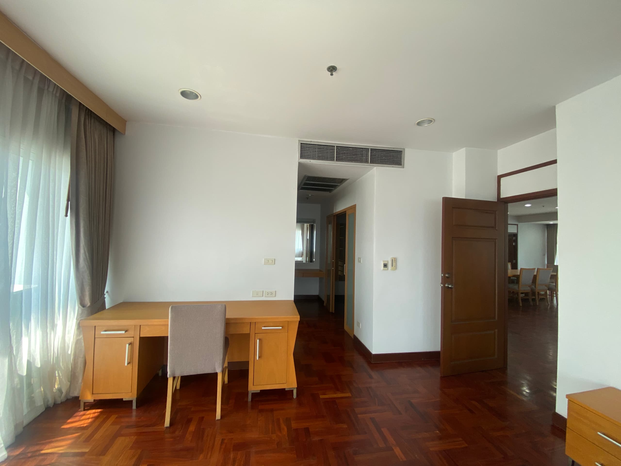 Spacious Apartment for Rent in Sukhumvit 24