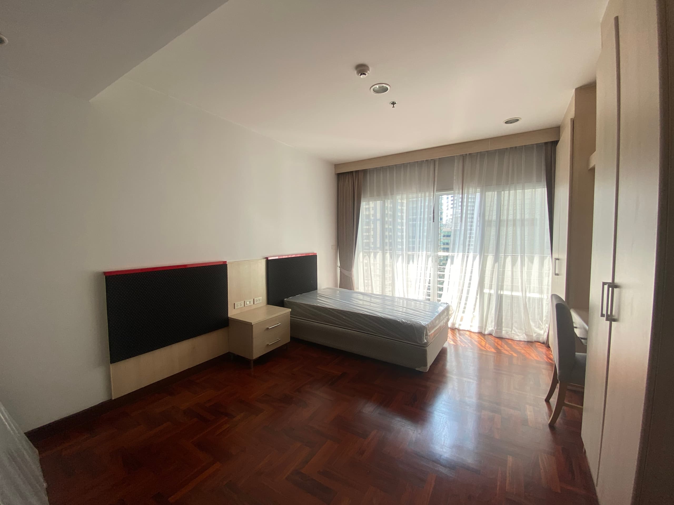 Spacious Apartment for Rent in Sukhumvit 24