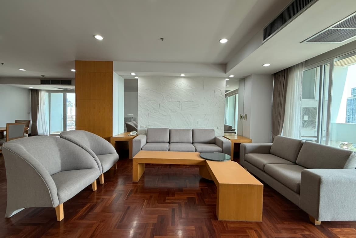 Spacious Apartment for Rent in Sukhumvit 24