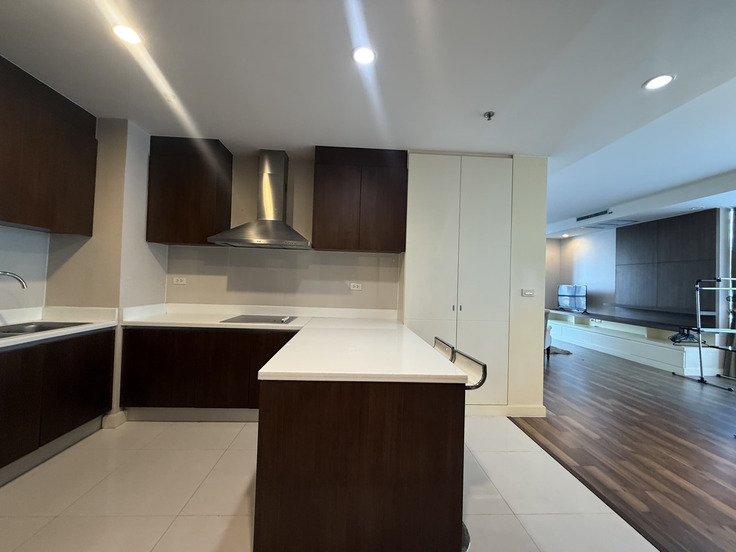 The Rajdamri Serviced Residence