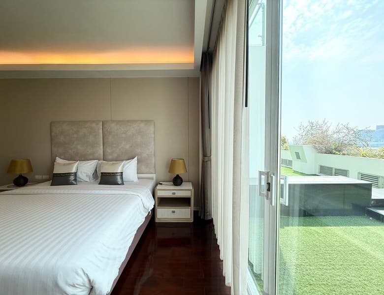 Classy Pet Friendly Apartment in Asoke