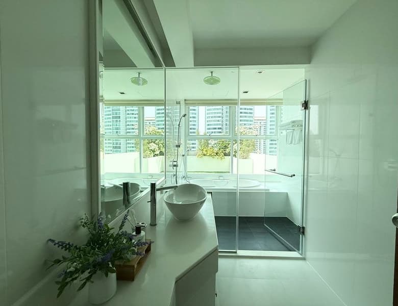 Classy Pet Friendly Apartment in Asoke