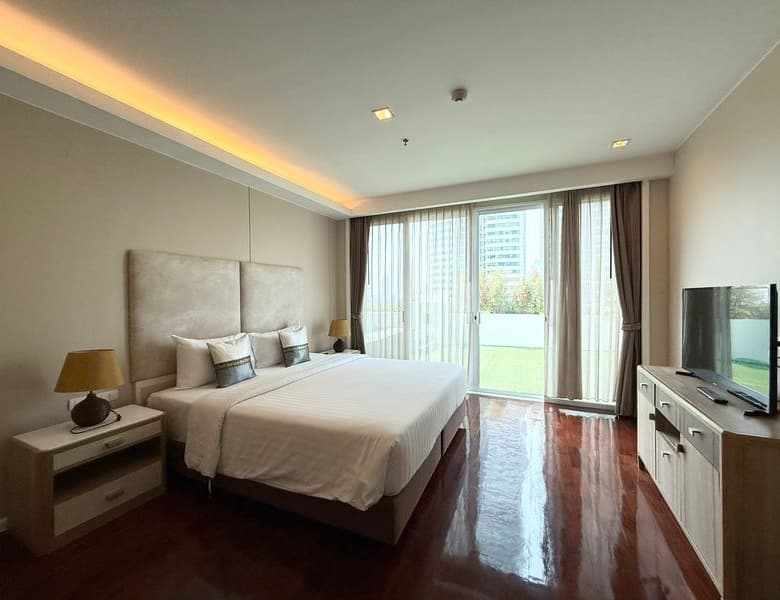 Classy Pet Friendly Apartment in Asoke