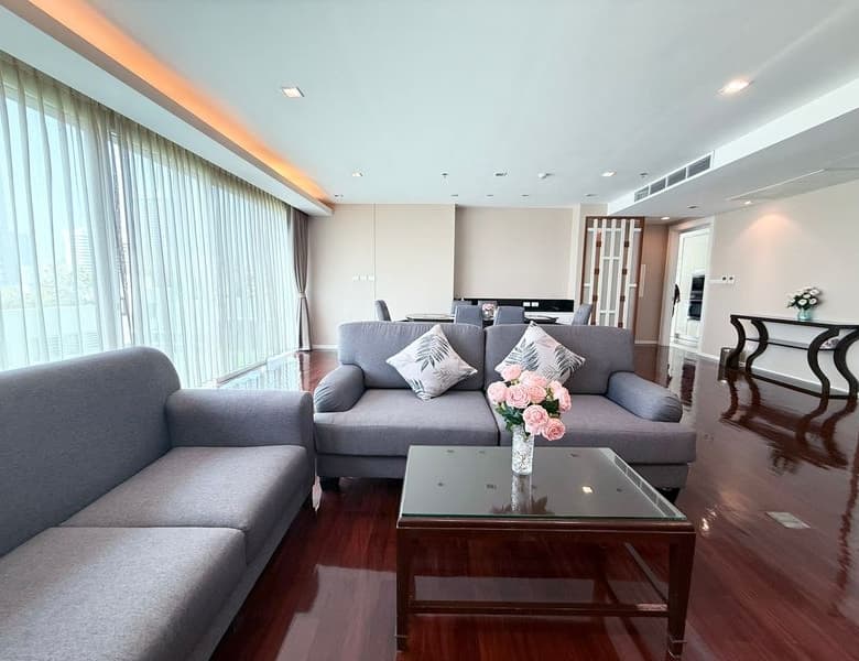 Classy Pet Friendly Apartment in Asoke