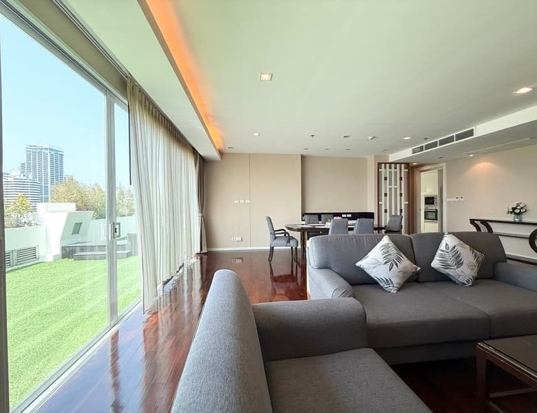 Classy Pet Friendly Apartment in Asoke