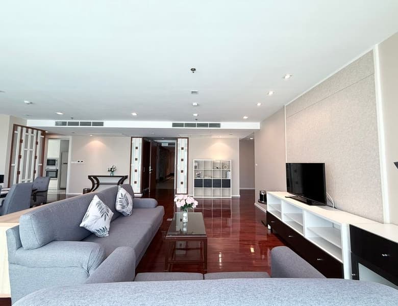 Classy Pet Friendly Apartment in Asoke