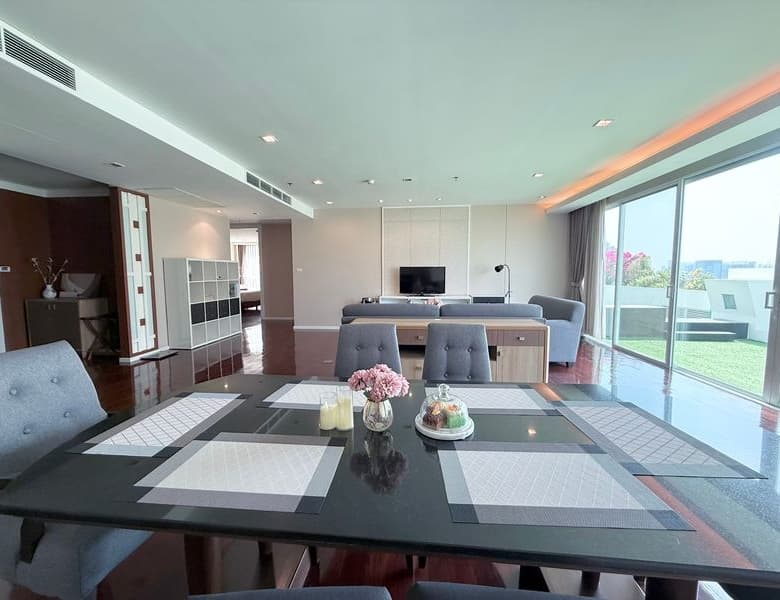 Classy Pet Friendly Apartment in Asoke